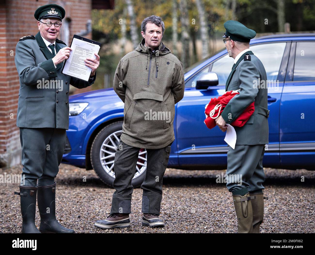 HRH Crown Prince Frederik veranstaltete am 1. November 2018 eine königliche Jagd in Guldsted Plantage bei Silkeborg. Jütland. Die königliche Jagd ist eine Tradition, bei der ausgewählte Leute aus der Adel- und Geschäftswelt zusammen mit einem Mitglied der königlichen Familie eingeladen sind, die königlichen Wälder zu jagen. Der verstorbene Prinz Henrik führte früher die königliche Jagd an, aber es wurde von seinem Sohn übernommen, als seine Gesundheit anfing zu versagen. Stockfoto