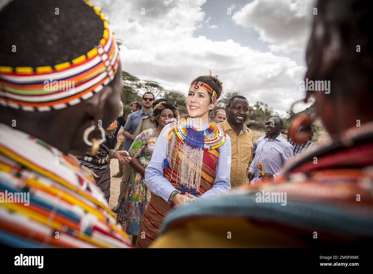 Am 27.. Und 28. 2018. November besuchte Kronprinzessin Mary Kalama in Kenia zusammen mit der Entwicklungsministerin Ulla TØRNÆS. Sie kamen am 27.. November auf dem Flugplatz von Kalama im Land Samburu an und wurden von prominenten Mitgliedern der Kalama-Gesellschaften begrüßt. Danach besuchten sie die Kalama Conservancy, wo sie sich mit einheimischen Frauen trafen, die von dänischer Unterstützung für die Gründung kleiner nachhaltiger Unternehmen profitierten. Der gesamte Besuch konzentriert sich insbesondere auf die Förderung der Rechte der Frau und der wirtschaftlichen Unabhängigkeit durch lokale Projekte. Stockfoto