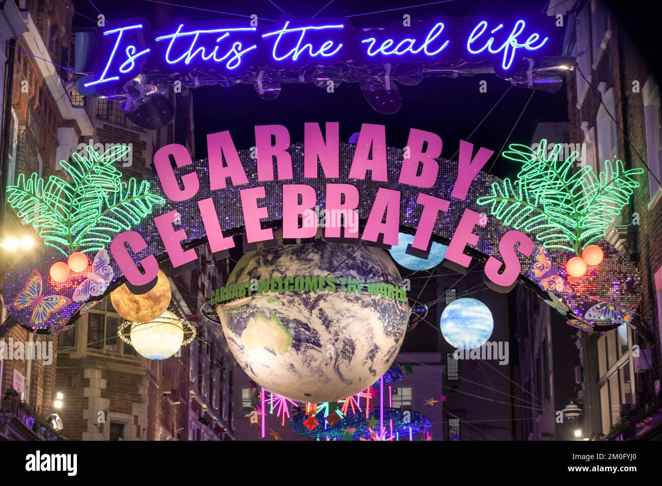 Das Londoner Weihnachtslicht Carnaby 2022, das Themenmagazin Unterwasser-Meereslandschaft, ist das wahre Carnaby, das mit der Welt und den Planeten feiert Stockfoto