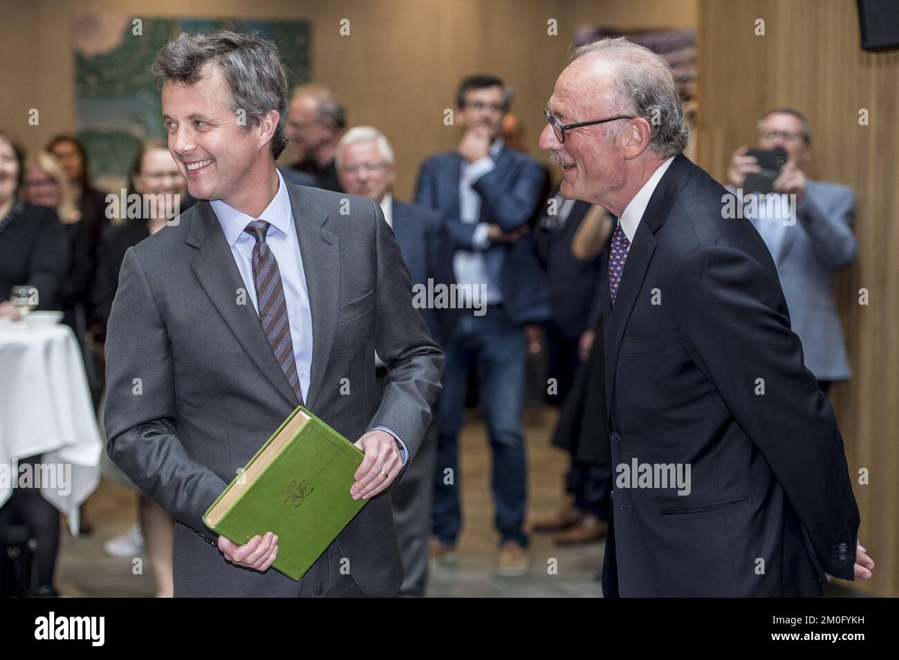 Am 23. 2019. April nahm HRH Kronprinz Frederik an der Veröffentlichung von 15 neuen Büchern über Dänemark von Trap Denmark Teil. In den Büchern werden die verschiedenen Gebiete Dänemarks in Bezug auf Geschichte, Demografie und Geografie beschrieben. Der Kronprinz ist Beschützer des Trap-Danmark-Projekts. Stockfoto