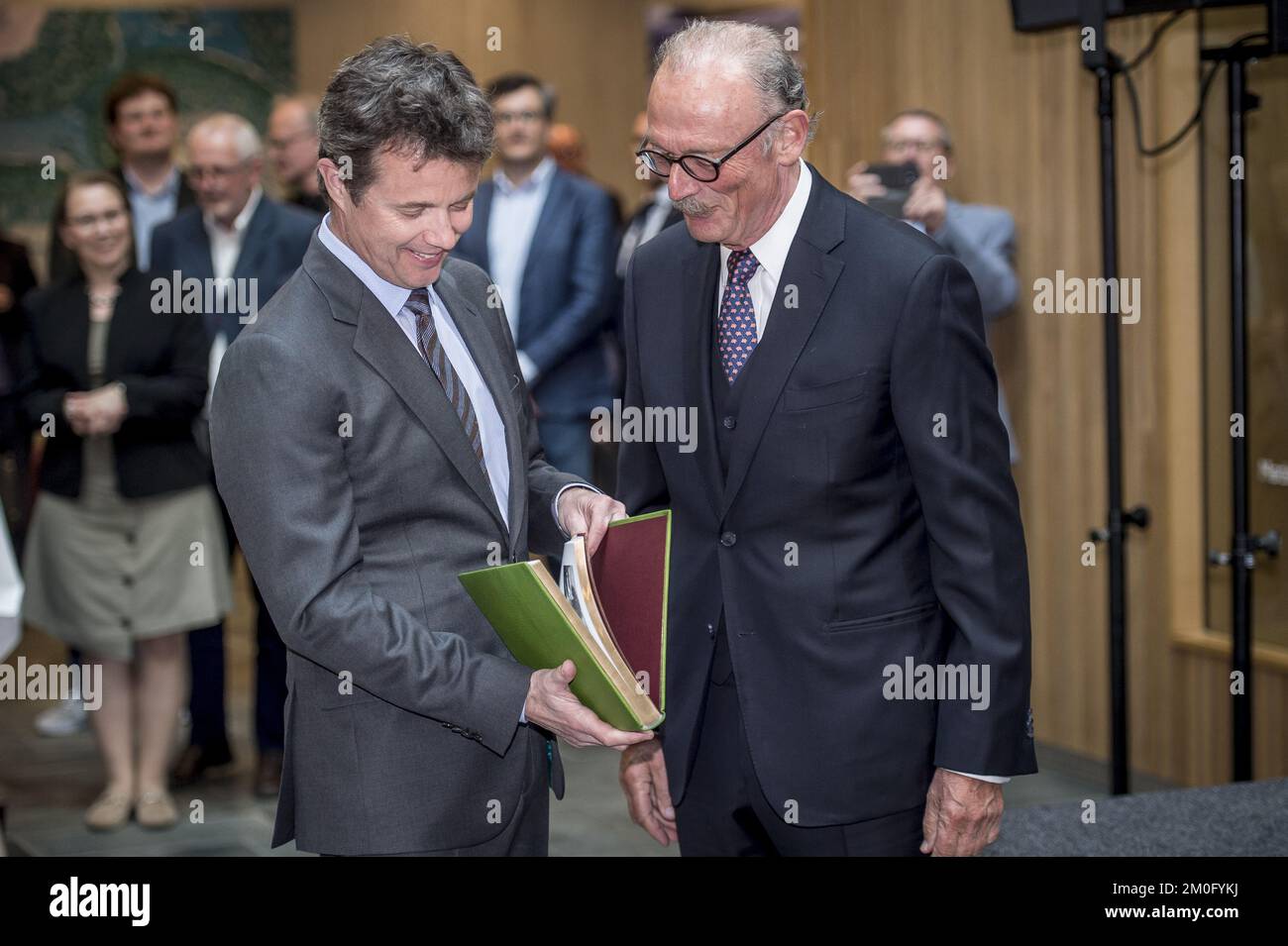 Am 23. 2019. April nahm HRH Kronprinz Frederik an der Veröffentlichung von 15 neuen Büchern über Dänemark von Trap Denmark Teil. In den Büchern werden die verschiedenen Gebiete Dänemarks in Bezug auf Geschichte, Demografie und Geografie beschrieben. Der Kronprinz ist Beschützer des Trap-Danmark-Projekts. Stockfoto