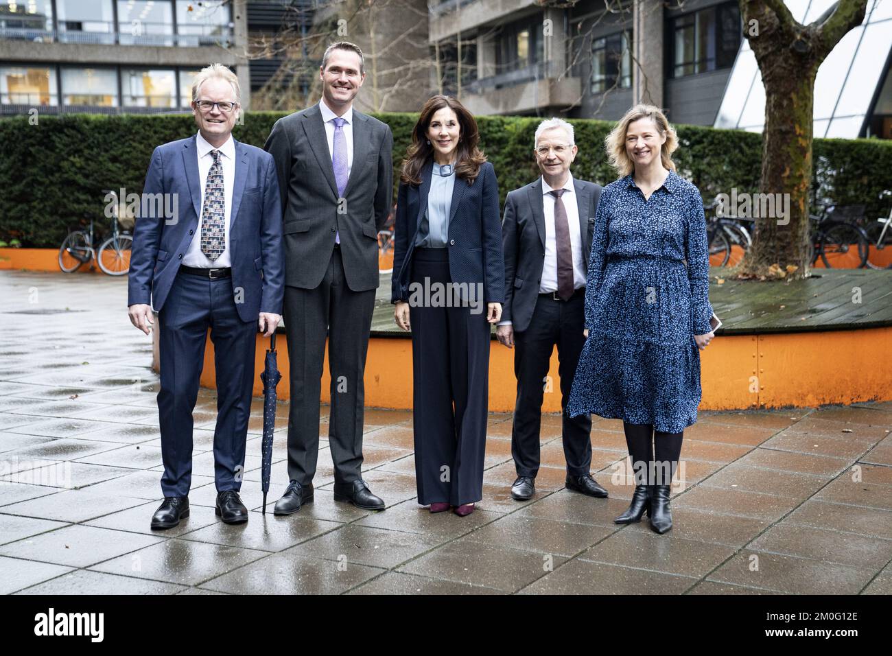 Kronprinzessin Mary mit Christian Hassager (Vorsitzender der Herzvereinigung, Professor, Berater, PhD, Klinik für Herzmedizin, Rigshospitalet), Sophie Hæstorp Andersen (gemeinderatsvorsitzende, Hauptstadtregion), per Christiansen (Krankenhausdirektor, Rigshospitalet) und Rasmus Møgelvang (Zentrum für Herz-, Gefäß-, Lungen- und Infektionskrankheiten des Rigshospitalet). Crown Princess Mary besucht das Rigshospitalet-Zentrum für Herz-, Gefäß-, Lungen- und Infektionskrankheiten am Donnerstag, den 28.. November 2019. (Foto: Ida Guldbæk Arentsen/Ritzau Scanpix) Stockfoto