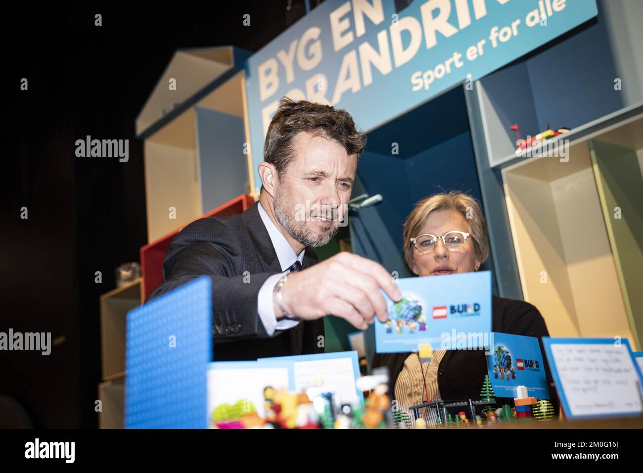 Kronprinz Frederik auf einer Führung durch die von den Olympischen Spielen inspirierte Ausstellung „Lad Legene Begynde“ (Let the Games Begin) im Experimentarium Science Center. Donnerstag, 23. Januar 2020. Die Ausstellung wurde in Zusammenarbeit mit dem dänischen Sportverband (National Olympic Committee), Team Danmark und Parasport Danmark (Foto: Niels Christian Vilmann/Ritzau Scanpix) entwickelt. Stockfoto