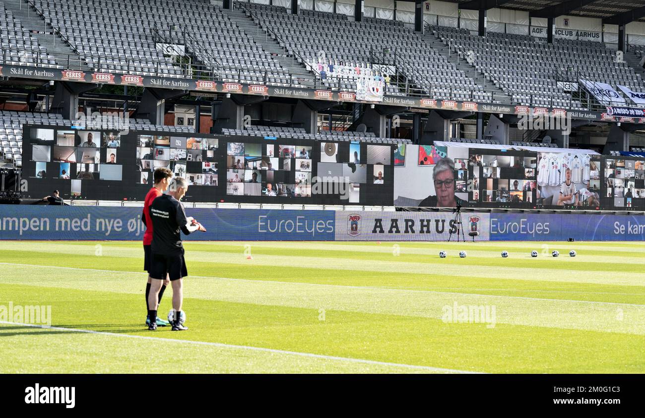 Sehen Sie sich das 3F Super League-Spiel zwischen AGF und Randers FC im Ceres Park in Aarhus an, Donnerstag, den 28. Mai 2020. Das Spiel ist das erste nach der Schließung während der Coronakrise und wird ohne Zuschauer und mit Einschränkungen gespielt .. (Foto: Henning Bagger / Ritzau Scanpix) .. (Foto: Henning Bagger/Ritzau Scanpix) Stockfoto