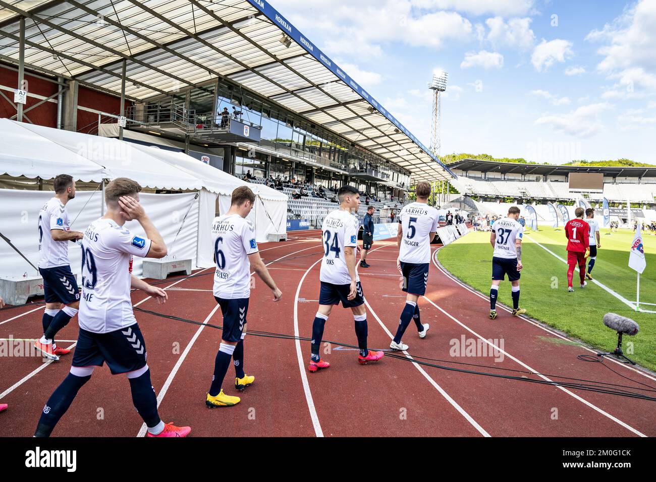 Sehen Sie sich das 3F Super League-Spiel zwischen AGF und Randers FC im Ceres Park in Aarhus an, Donnerstag, den 28. Mai 2020. Das Spiel ist das erste nach der Schließung während der Coronakrise und wird ohne Zuschauer und mit Einschränkungen gespielt .. (Foto: Henning Bagger / Ritzau Scanpix) Stockfoto