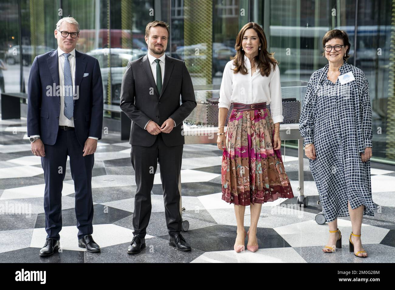 Crown Princess Mary nahm an der Eröffnungsveranstaltung „Creative Summit“ von Creative Denmark auf dem Industriens Hus in Kopenhagen Teil. Mittwoch, 23. Juni 2021. Hier wird sie mit dem Minister für Industrie, Wirtschaft und Finanzen, Simon Kollerup, der Vorsitzenden von Creative Denmark, Mette Kynne Frandsen, und dem COO/stellvertretenden Generaldirektor des dänischen Industrieverbandes, Thomas Bustrup, fotografiert. Dansk medi (Verband der dänischen Industrie) und Creative Denmark wollen eine Plattform schaffen, die sich auf das Wachstumspotenzial in der Kreativwirtschaft konzentriert und gleichzeitig Wissen und Vernetzung erleichtert Stockfoto