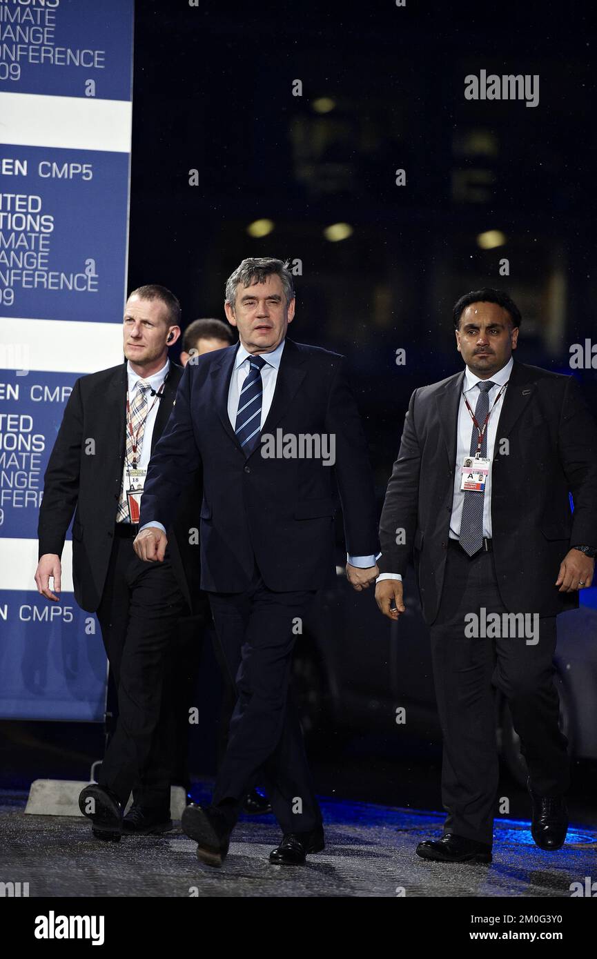 Gordon Brown kommt am letzten Tag der UN-Klimakonferenz in Kopenhagen zu Verhandlungen Stockfoto