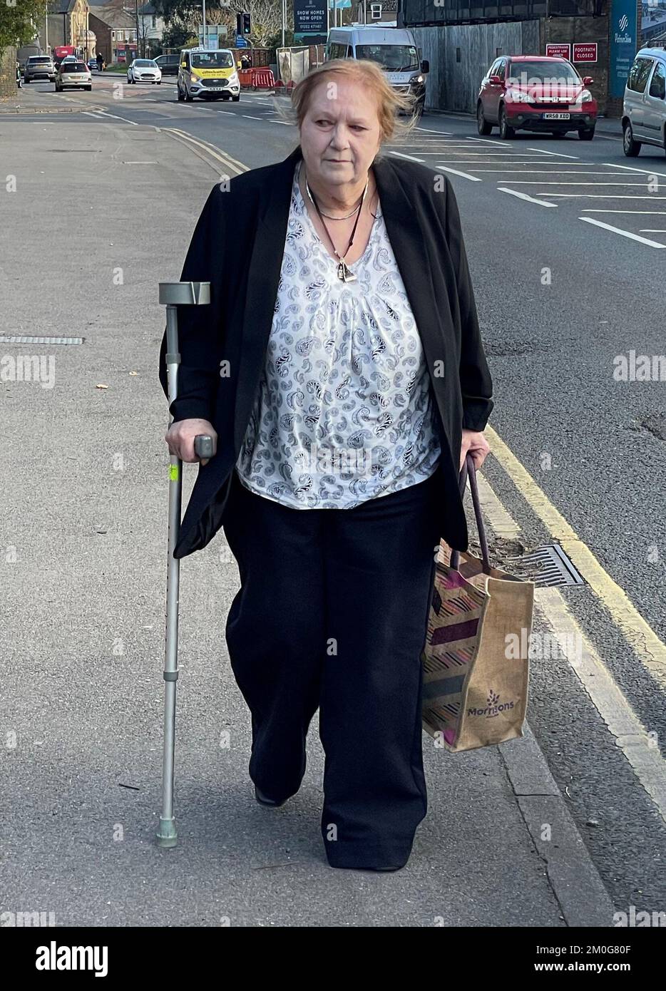 Margaret Peacock vor dem Salisbury Crown Court, Wiltshire, wo sie beschuldigt wird, ihren belgischen Malinois-Hund nicht unter Kontrolle zu haben, der wiederholt eine Besucherin gebissen hat und ihre Verletzungen verursachte, die im Krankenhaus behandelt werden mussten. Frau Peacock, 69, die bereits Preise bei Crufts gewonnen hat, wird beschuldigt, für den Hund Mako verantwortlich zu sein, der gefährlich außer Kontrolle war und Natasha Turner verletzt hat. Sieh dir PA Story COURTS Dog an. Das Foto sollte lauten: Ben Mitchell/PA Wire Stockfoto