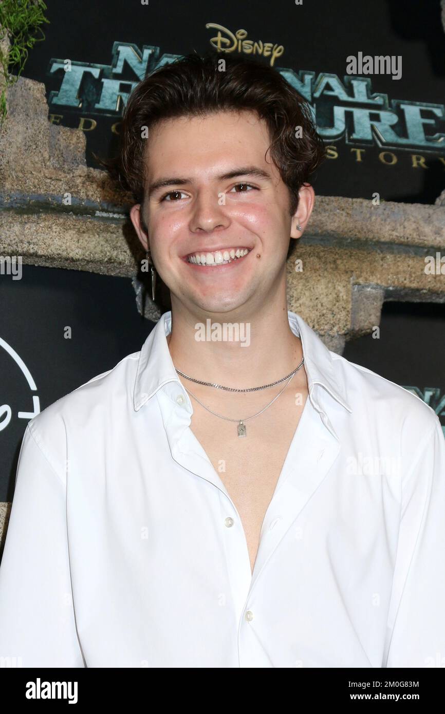 Los Angeles, USA. 05.. Dezember 2022. JT Casey im National Treasure - Edge of History Disney Original Series Red Carpet Event im El Capitan Theater am 5. Dezember 2022 in Los Angeles, Kalifornien. (Foto: Katrina Jordan/Sipa USA) Guthaben: SIPA USA/Alamy Live News Stockfoto