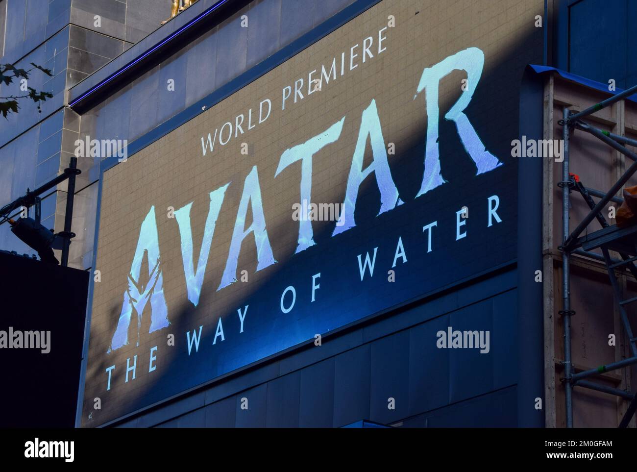 London, Großbritannien. 6.. Dezember 2022 Vorbereitungen für die heutige Weltpremiere von Avatar - The Way of Water im Odeon Cinema am Leicester Square. Kredit: Vuk Valcic/Alamy Live News Stockfoto