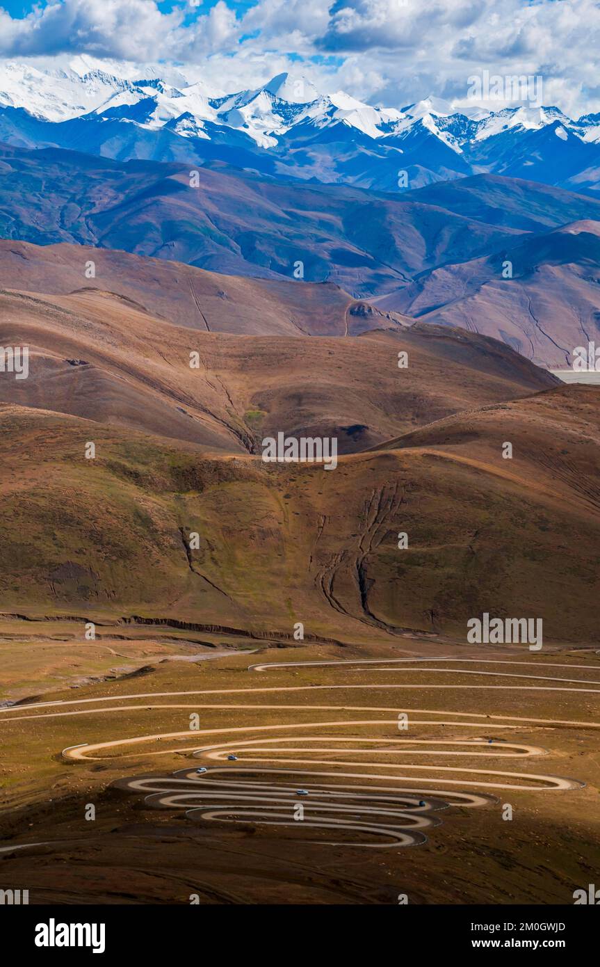 Serpentinen auf dem Weg zum Mount Everest, Tibet, Asien Stockfoto