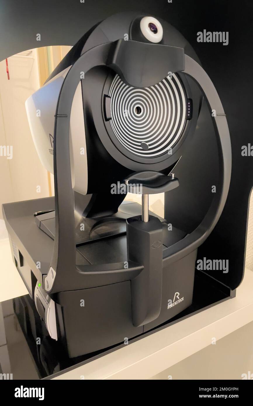 DNEye-Scanner von Rodenstock zur kontaktlosen Messung der intraokularen Druckkornealdickentransparenz des Glaskörpers der Hornhautlinse, Germa Stockfoto