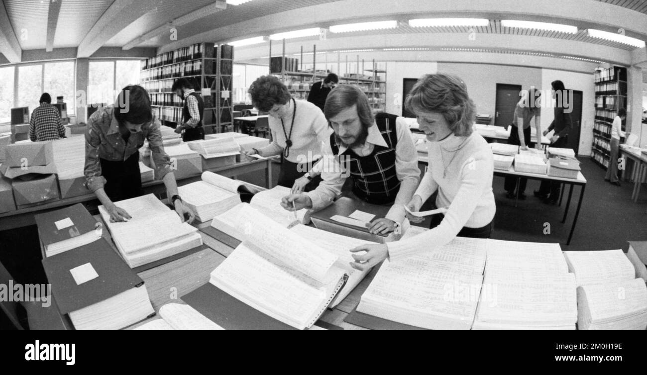 Arbeit beim Zentralbüro für die Zuweisung von Studienplätzen (ZVS) am 20.10.1975 in Dortmund, Deutschland, Europa Stockfoto
