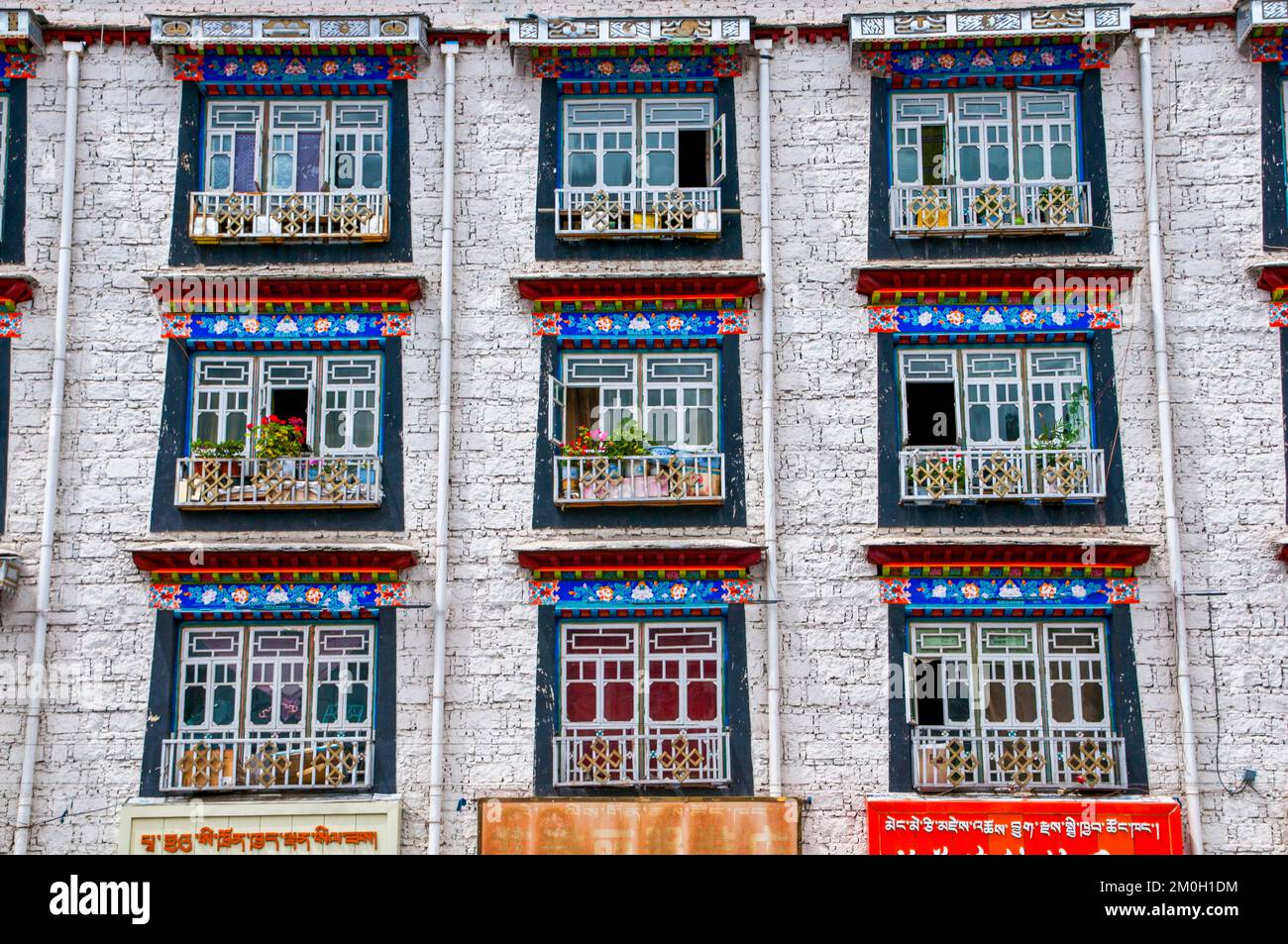 House on the Barkhor, devotional circumambulation für Pilger und Einheimische, Lhasa, Tibet, Asien Stockfoto