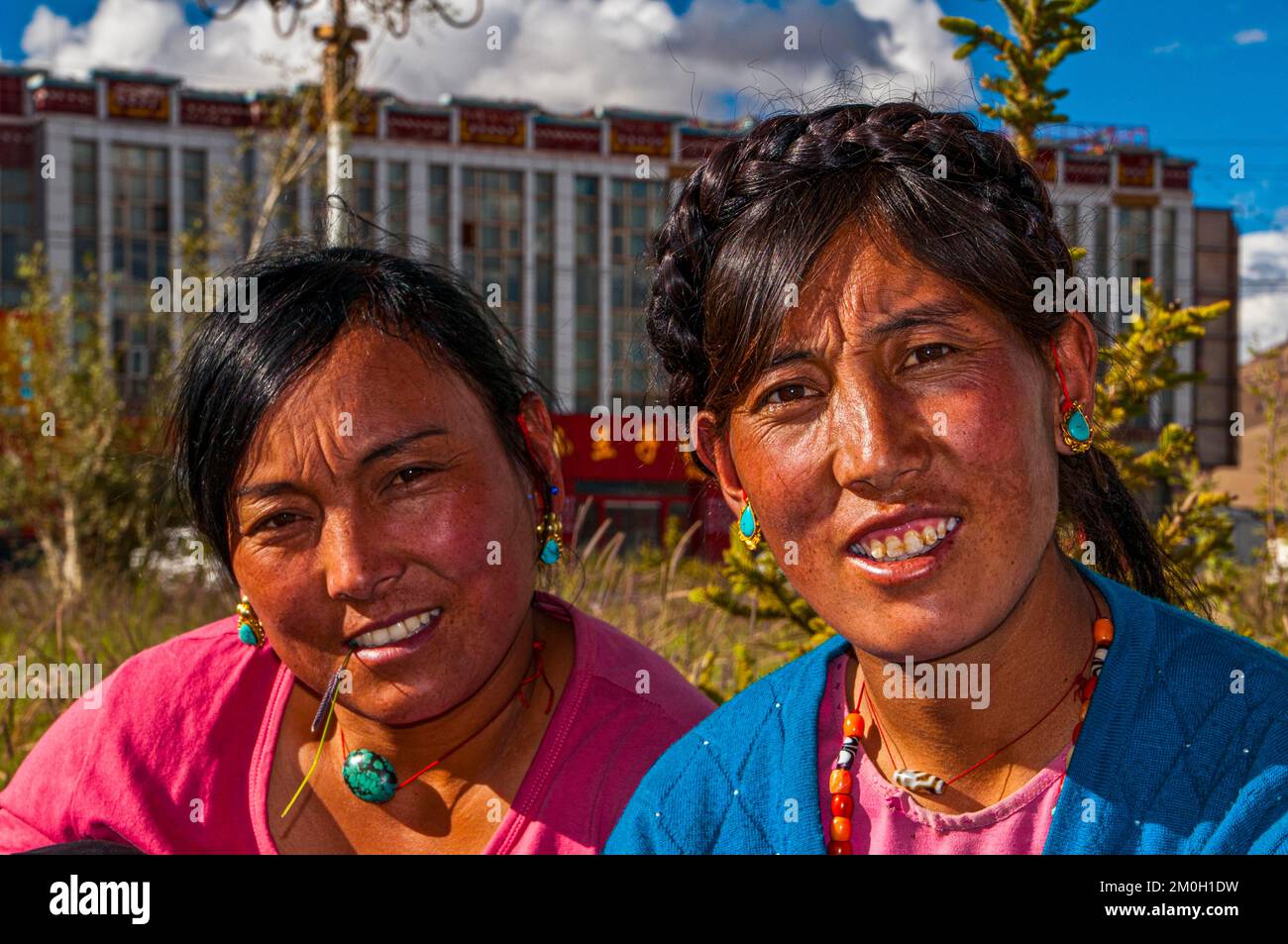 Freundliche Frauen in Ali, Shiquanhe, der westlichsten Stadt Tibets, Asien Stockfoto