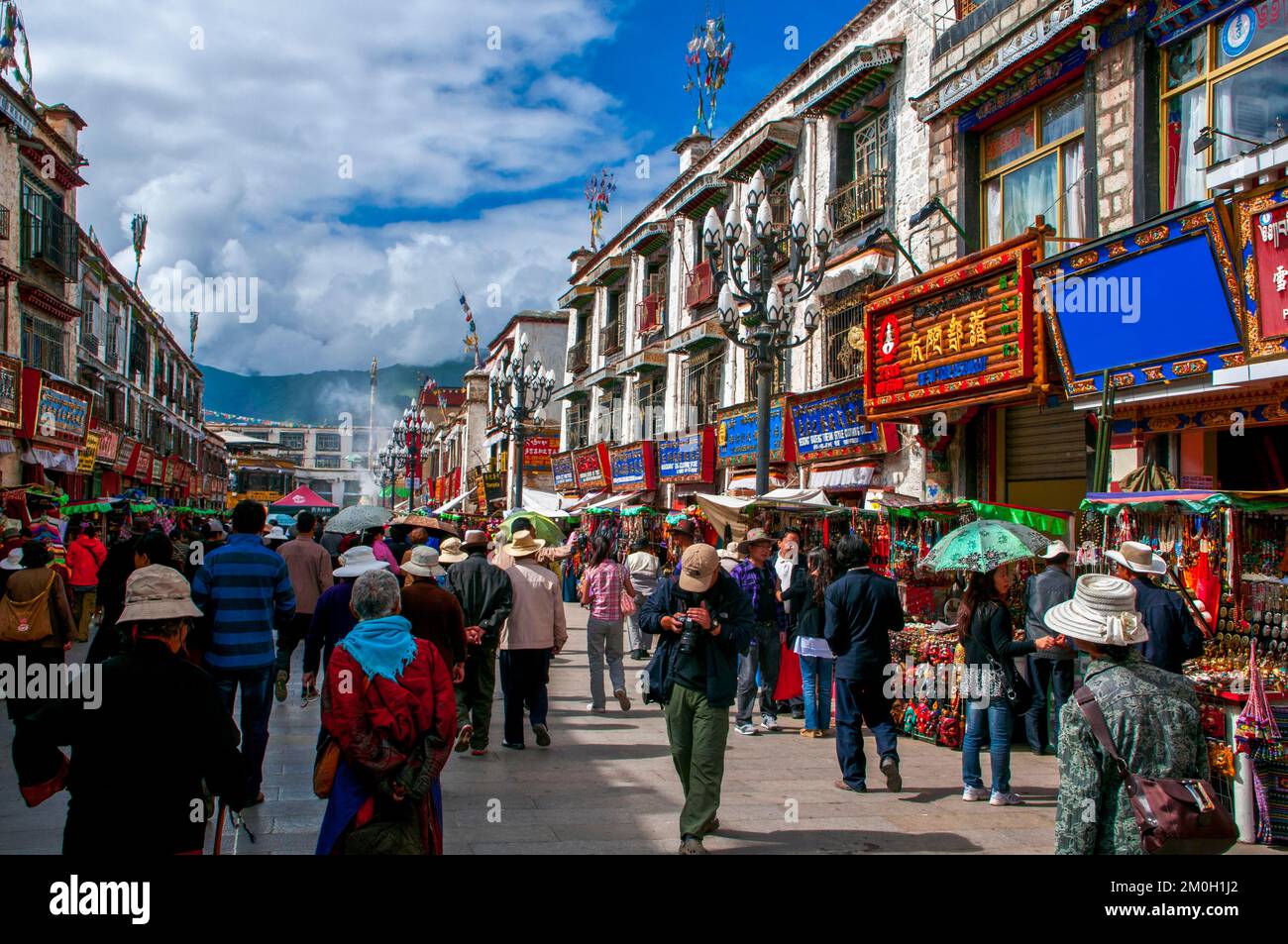Die Barkhor-Beschneidung für Pilger und Einheimische, Lhasa, Tibet, Asien Stockfoto