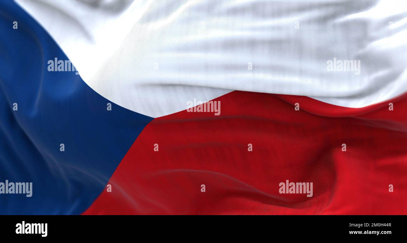 Nahaufnahme der im Wind winkenden Nationalflagge der Tschechischen Republik. Die Tschechische republik ist ein Binnenland in Mitteleuropa. Texturierter Rückengr Stockfoto