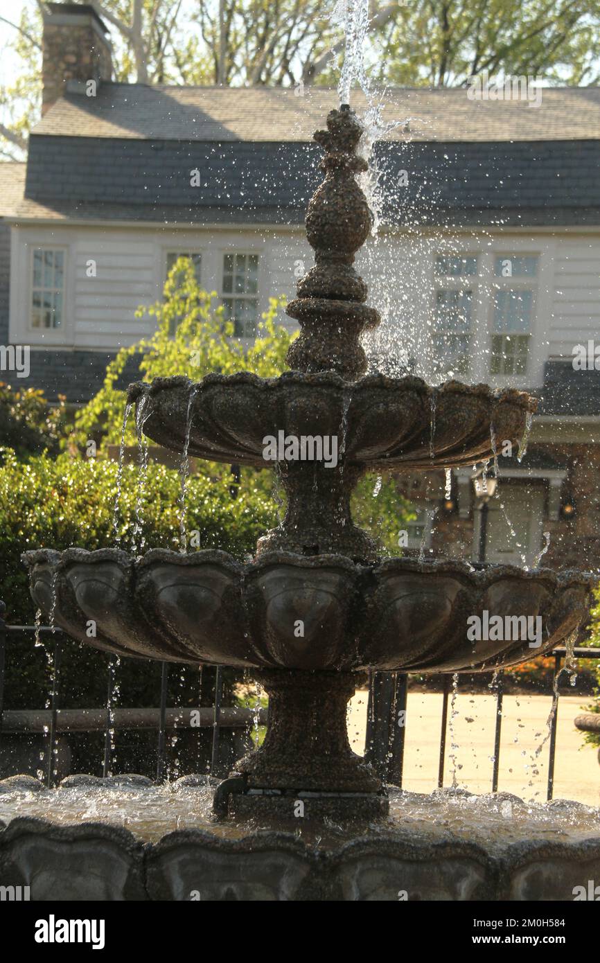 Wasserbrunnen in kleinen Gärten in den USA Stockfoto