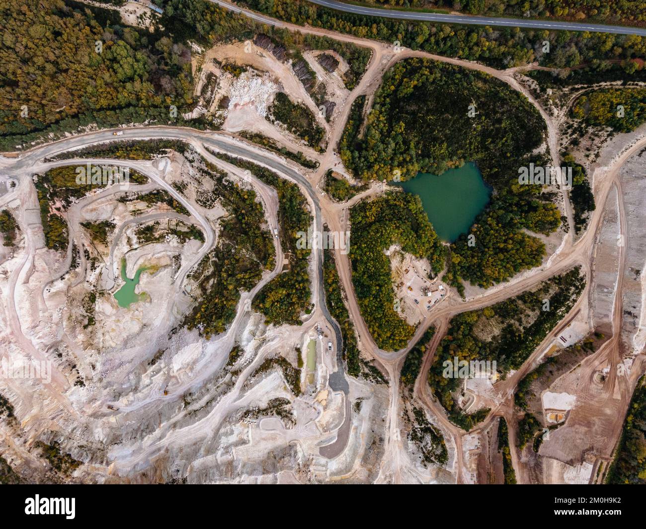 Frankreich, Allier, Echassieres, Beauvoir Kaolin und Lithiummine, Firma Ymerys Ceramics France (Luftaufnahme) Stockfoto