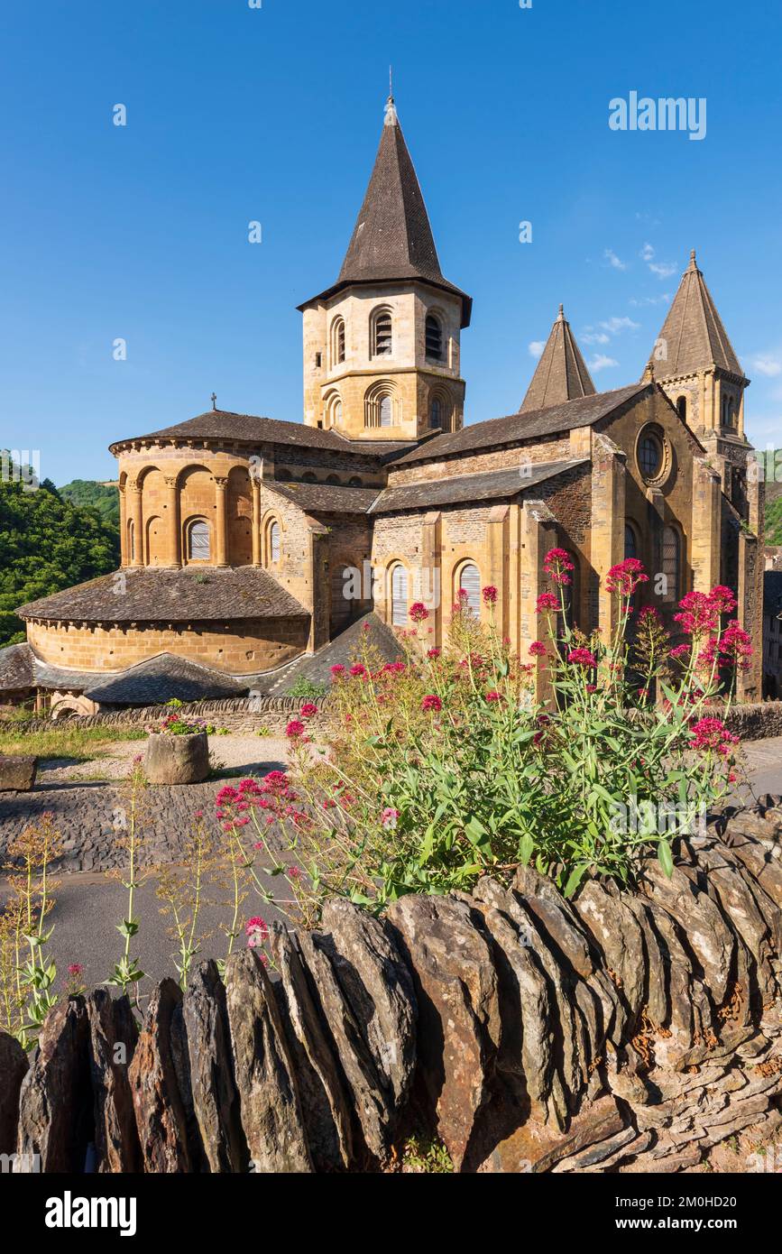 Frankreich, Aveyron, Conques, eines der schönsten Dörfer Frankreichs, Bühne auf dem Weg nach Compostela, Sainte Foy Romanesque Abbey, das zum UNESCO-Weltkulturerbe gehört Stockfoto