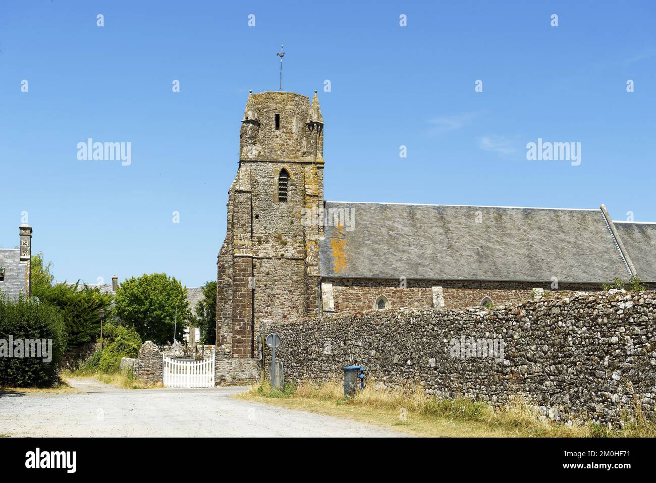 Frankreich, Manche (50), Cotentin, Regneville sur Mer, Kirche Notre Dame aus dem 12.. Jahrhundert Stockfoto