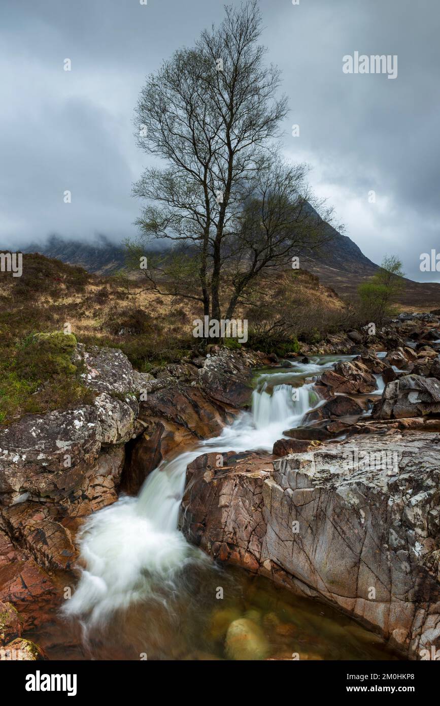Vereinigtes Königreich, Schottland, Highland, Inverness-shire, Fort William, Buachaille, River Coupall, Etive Mor Wasserfall Stockfoto