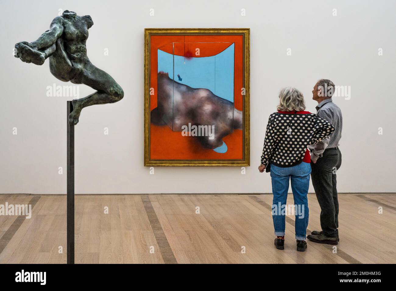 Schweiz, Basel, Riehen, Beyeler-Stiftung, Iris, messenger der Götter (fliegende Figur) (1890-1891) Skulptur von Auguste Rodin und Sanddüne (1983) von Francis Bacon Stockfoto