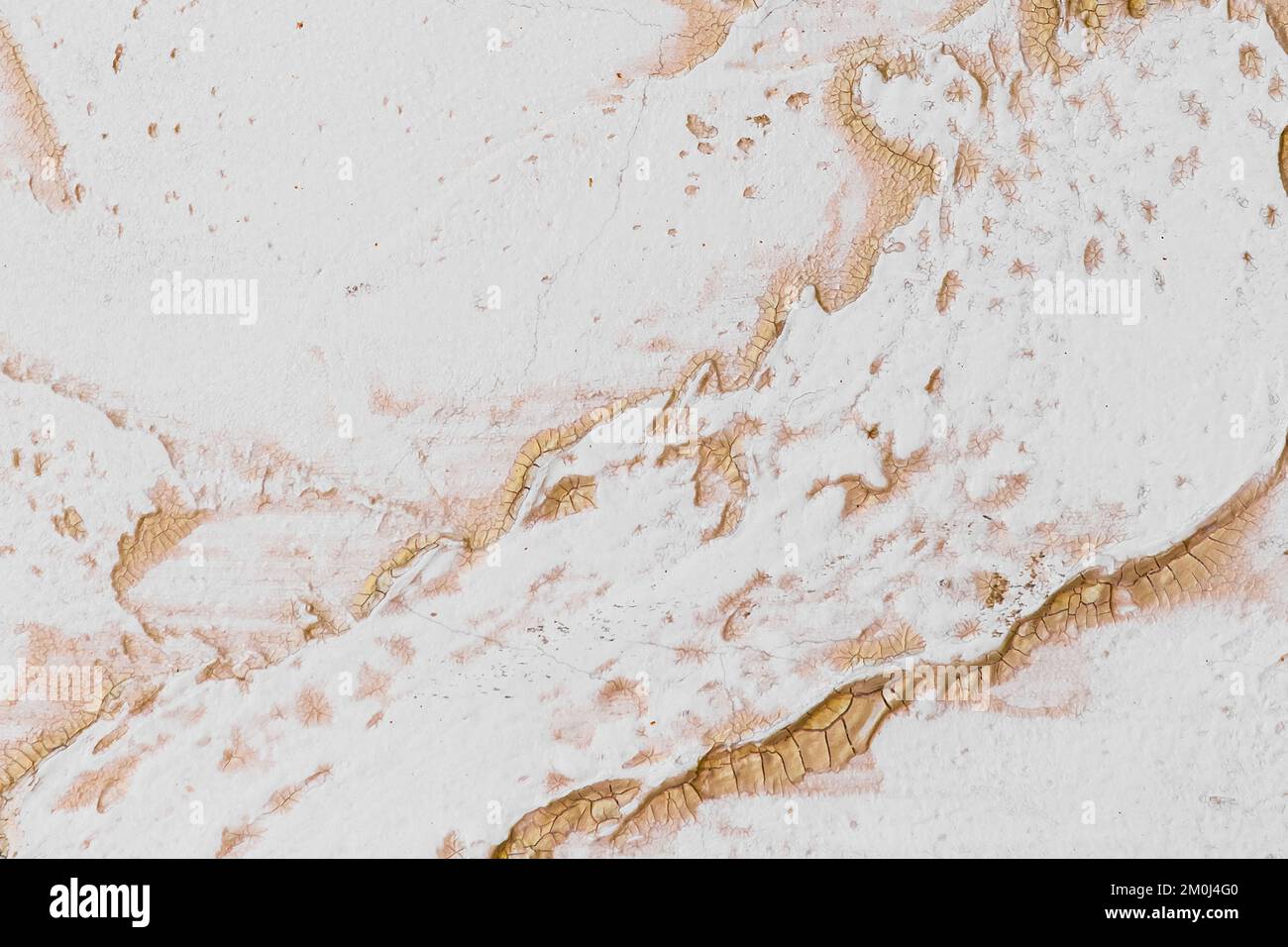 Weiße Innenwand Textur mit abstrakten braunen Muster Design Oberfläche Hintergrund. Stockfoto