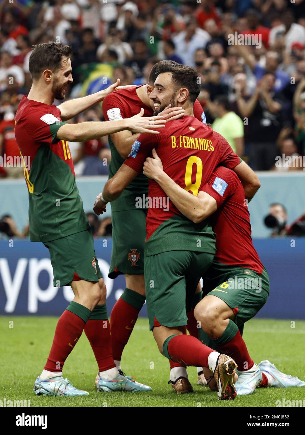 AL DAAYEN - Bernardo Silva aus Portugal, Bruno Fernandes aus Portugal, William Carvalho aus Portugal, Otavio aus Portugal, Goncalo Ramos aus Portugal, Raphael Guerreiro von Portugal feiert die 4-0. Weltmeisterschaft Katar 2022. Runde 16 zwischen Portugal und der Schweiz am 6. Dezember 2022 im Lusail-Stadion in Al Daayen, Katar. AP | niederländische Höhe | MAURICE AUS STEIN Stockfoto