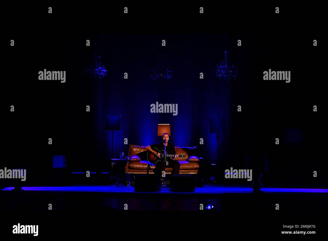 Alex Britti tritt während der Live-Show der Tour Sul Divano im Teatro Lirico Giorgio Gaber, Mailand, Lombardei, Italien, 05/12/22 Stockfoto