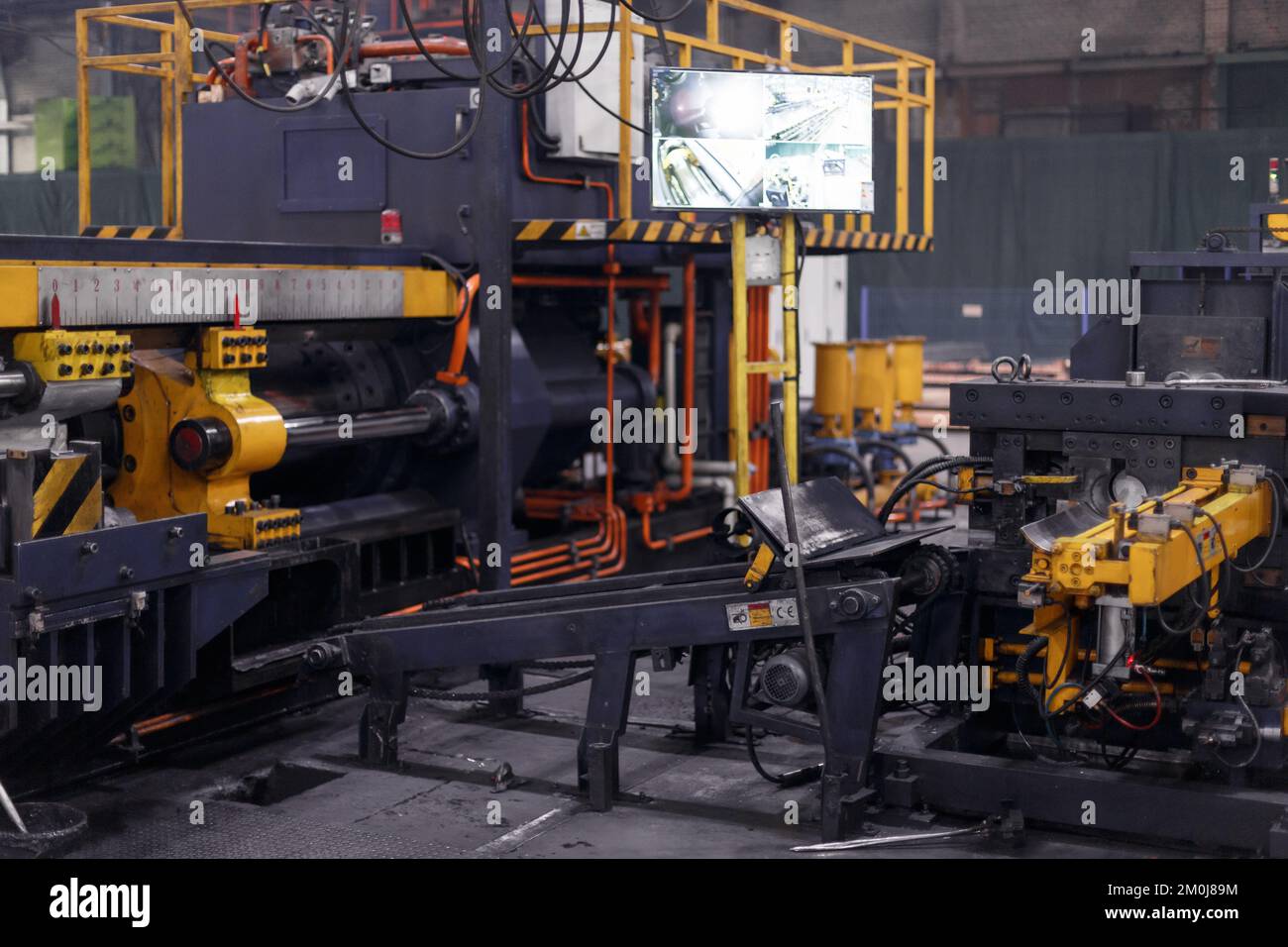 Das Innere ist moderne Ausrüstung in der Fabrik, experimentelle Ausrüstung. Arbeiten Sie mit Metall Stockfoto