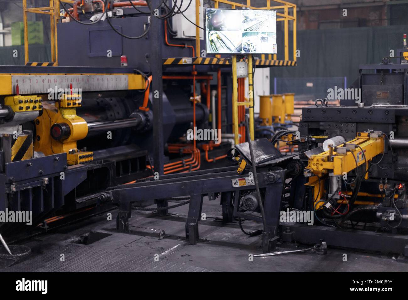 Das Innere ist moderne Ausrüstung in der Fabrik, experimentelle Ausrüstung. Arbeiten Sie mit Metall Stockfoto