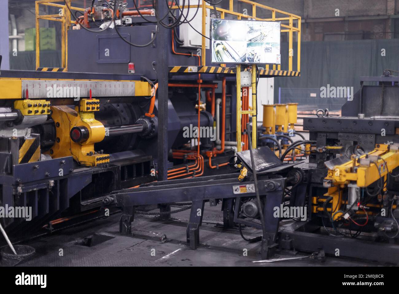 Das Innere ist moderne Ausrüstung in der Fabrik, experimentelle Ausrüstung. Arbeiten Sie mit Metall Stockfoto