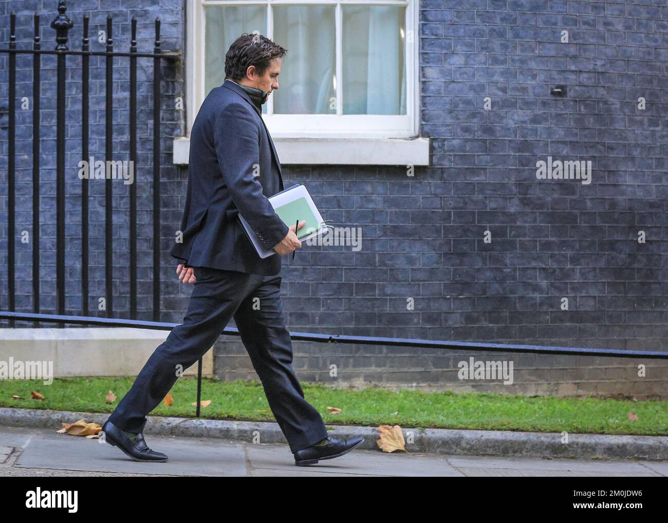 London, Großbritannien. 06.. Dezember 2022. Johnny Mercer, Abgeordneter, Staatsminister, Minister für Veteranenangelegenheiten im Kabinett. Minister der Sunak-Regierung nehmen heute an der wöchentlichen Kabinettssitzung in der Downing Street 10 in Westminster Teil. Kredit: Imageplotter/Alamy Live News Stockfoto