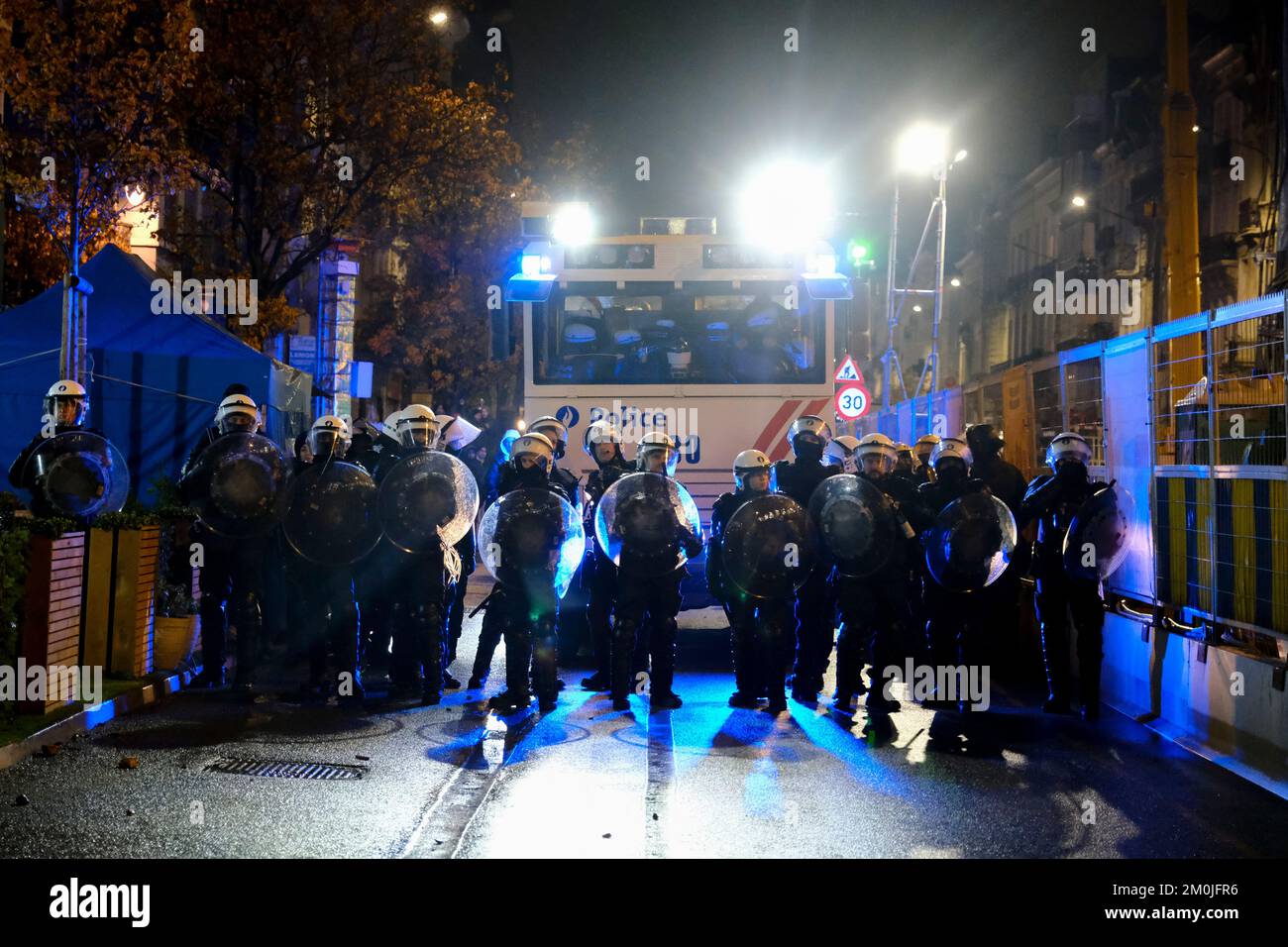 Die Demonstranten haben sich nach dem Katar mit der Polizei gestritten. , . Kredit: ALEXANDROS MICHAILIDIS/Alamy Live News Stockfoto