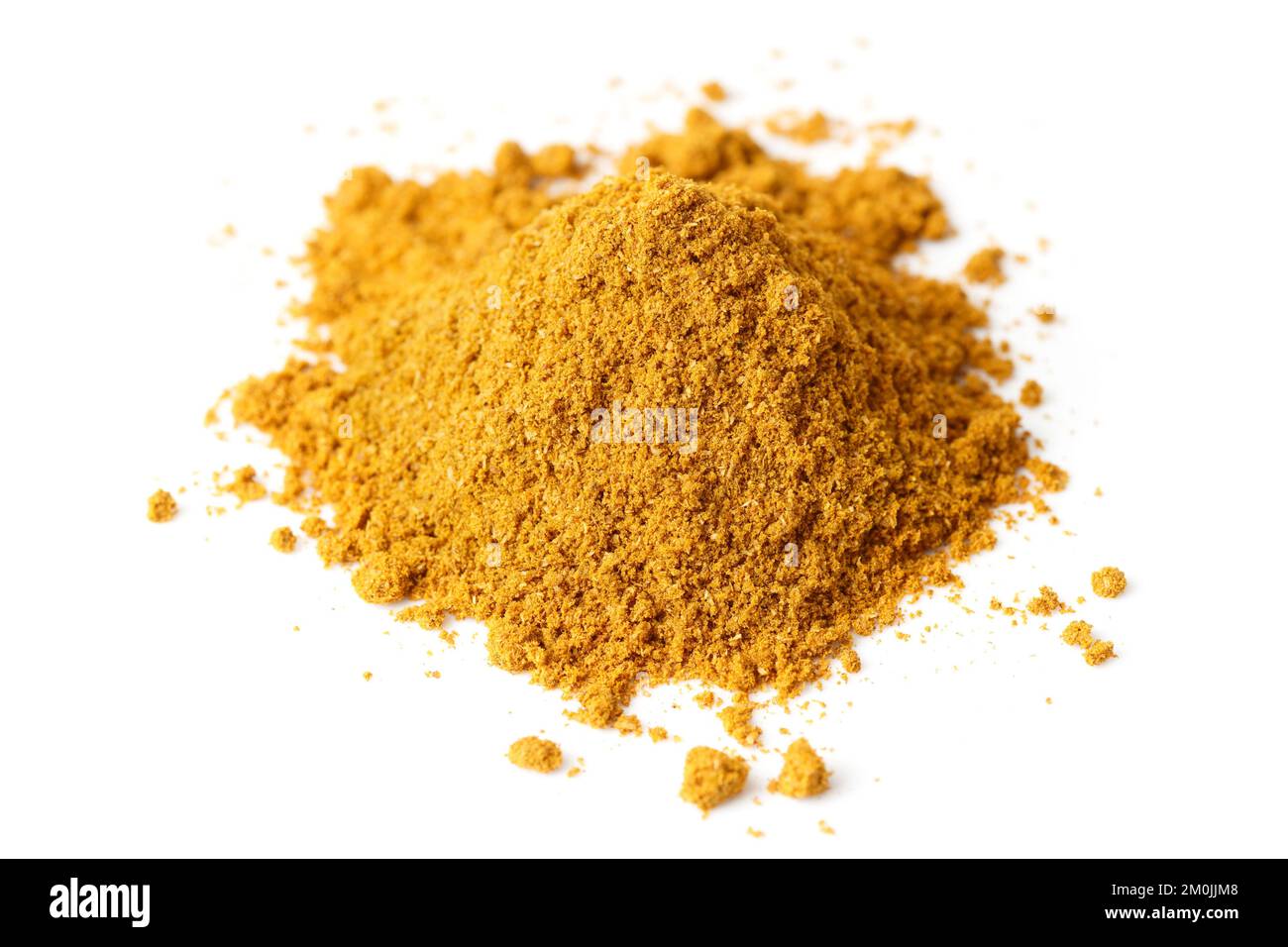 Stapel von Curry auf weißem Hintergrund Stockfoto