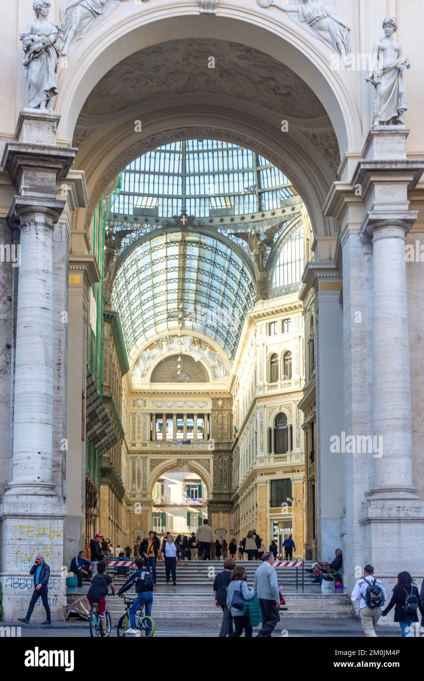 Eintritt zur Galleria Umberto, Altstadt, Neapel, Kampanien, Italien Stockfoto