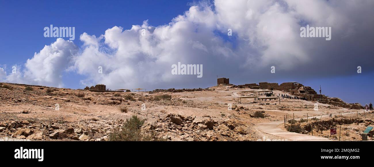 Masada ist eine Festung in Israel, die die Ruinen der letzten Festung des Königreichs Israel umgibt, bevor sie von den Römern vollständig zerstört wurde. Stockfoto