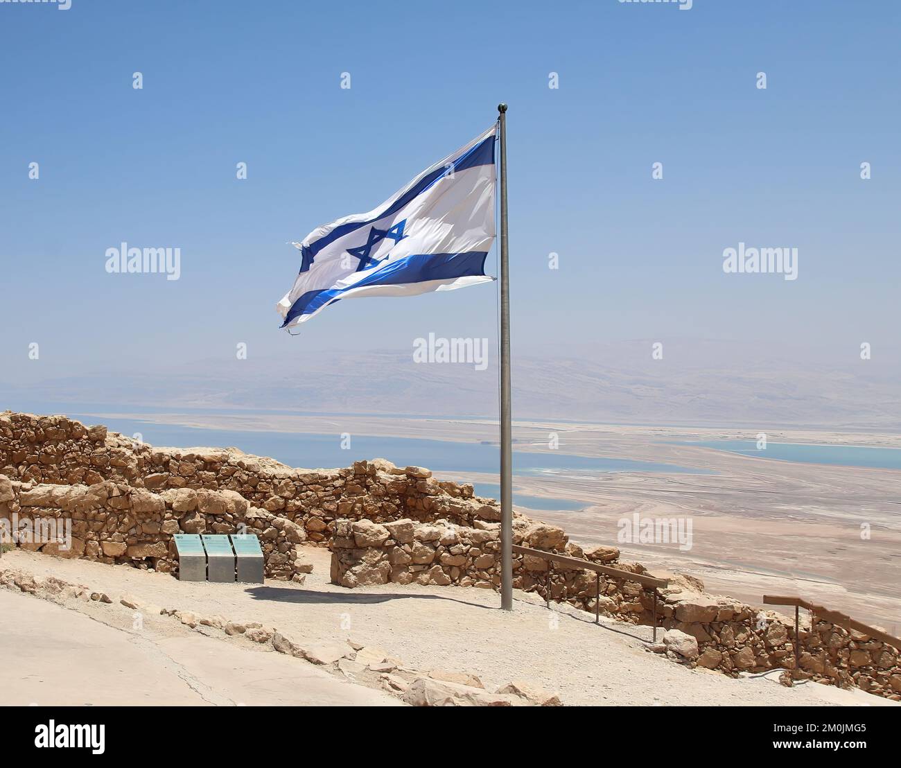 Masada ist eine Festung in Israel, die die Ruinen der letzten Festung des Königreichs Israel umgibt, bevor sie von den Römern vollständig zerstört wurde. Stockfoto