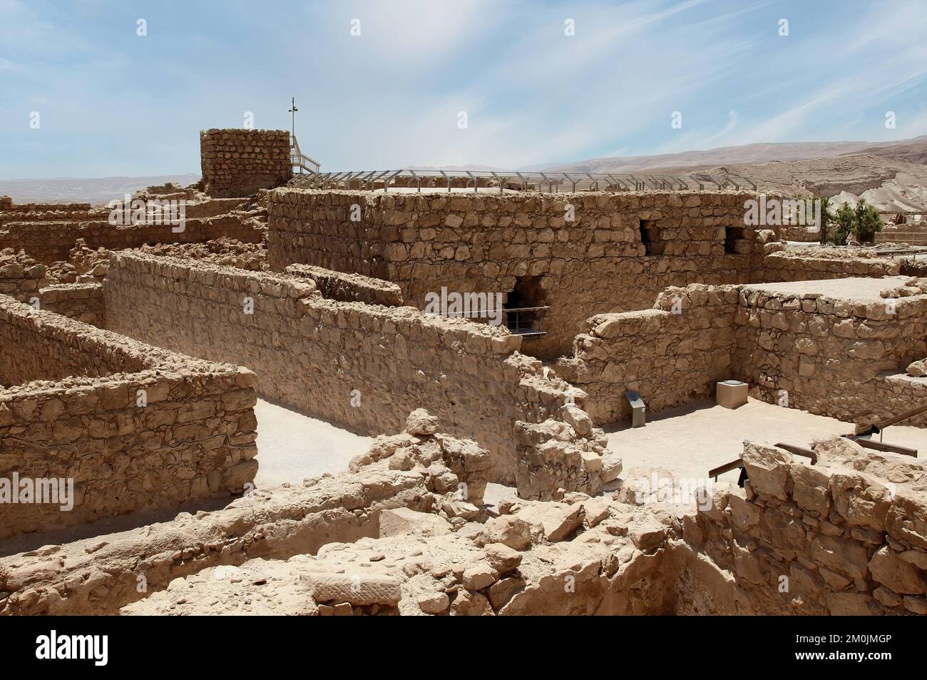 Masada ist eine Festung in Israel, die die Ruinen der letzten Festung des Königreichs Israel umgibt, bevor sie von den Römern vollständig zerstört wurde. Stockfoto