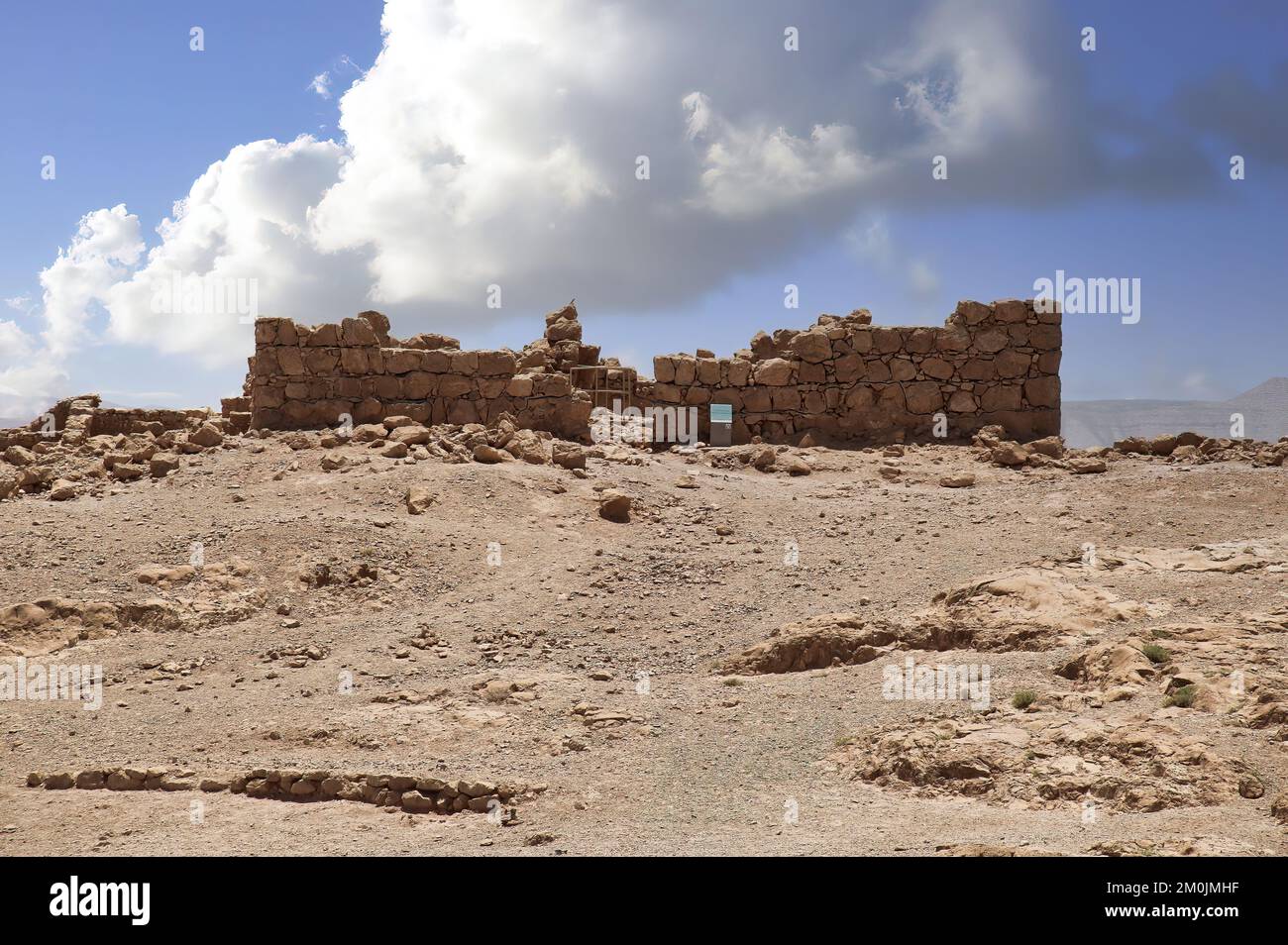 Masada ist eine Festung in Israel, die die Ruinen der letzten Festung des Königreichs Israel umgibt, bevor sie von den Römern vollständig zerstört wurde. Stockfoto