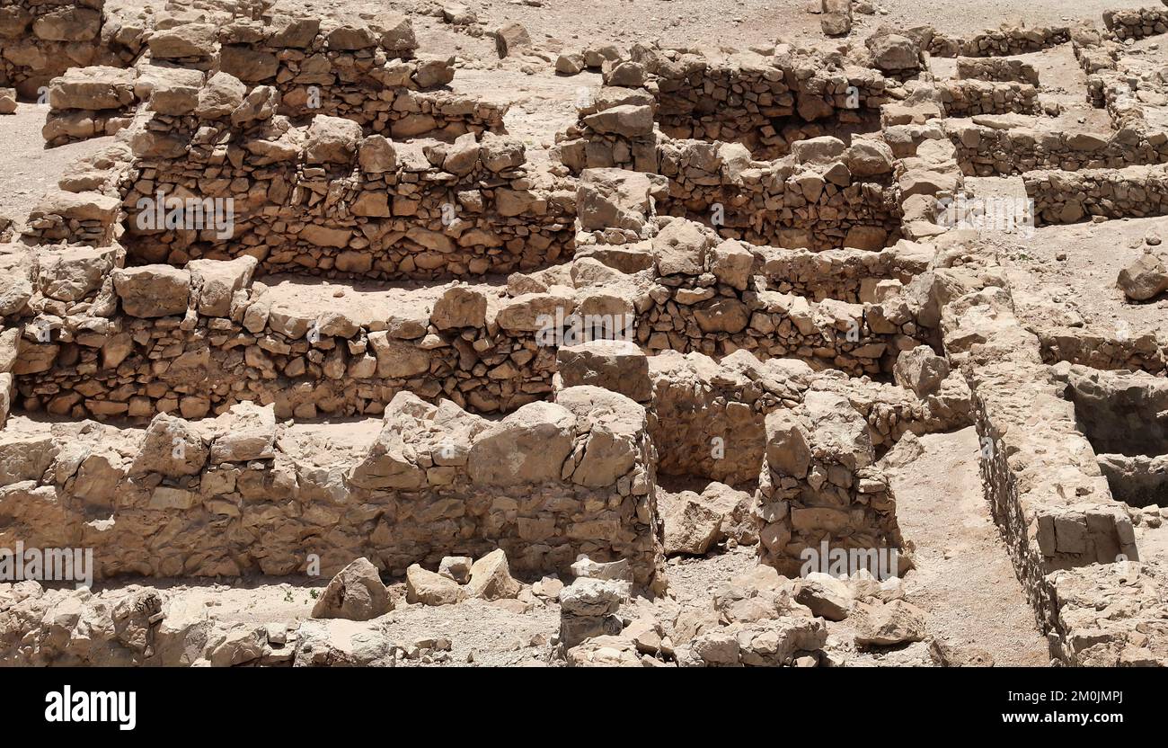 Masada ist eine Festung in Israel, die die Ruinen der letzten Festung des Königreichs Israel umgibt, bevor sie von den Römern vollständig zerstört wurde. Stockfoto