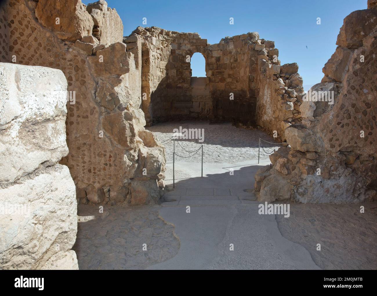 Masada ist eine Festung in Israel, die die Ruinen der letzten Festung des Königreichs Israel umgibt, bevor sie von den Römern vollständig zerstört wurde. Stockfoto