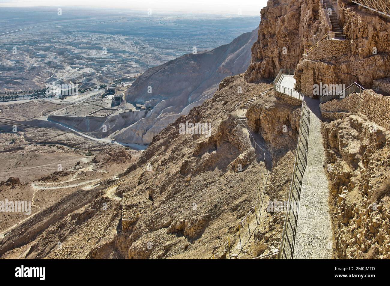 Masada ist eine Festung in Israel, die die Ruinen der letzten Festung des Königreichs Israel umgibt, bevor sie von den Römern vollständig zerstört wurde. Stockfoto