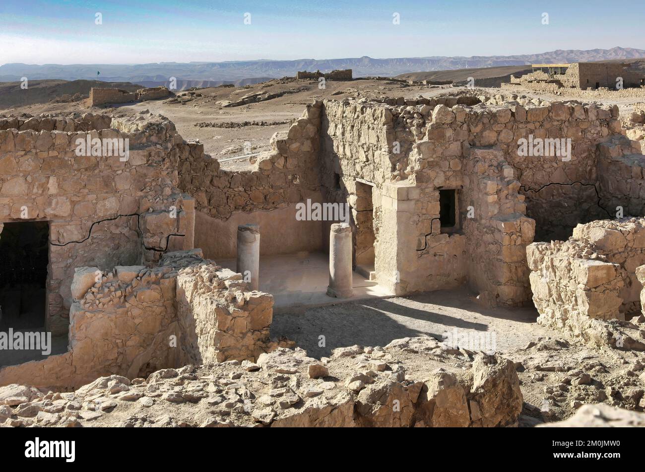 Masada ist eine Festung in Israel, die die Ruinen der letzten Festung des Königreichs Israel umgibt, bevor sie von den Römern vollständig zerstört wurde. Stockfoto