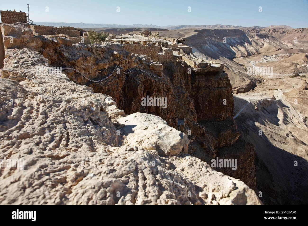 Masada ist eine Festung in Israel, die die Ruinen der letzten Festung des Königreichs Israel umgibt, bevor sie von den Römern vollständig zerstört wurde. Stockfoto