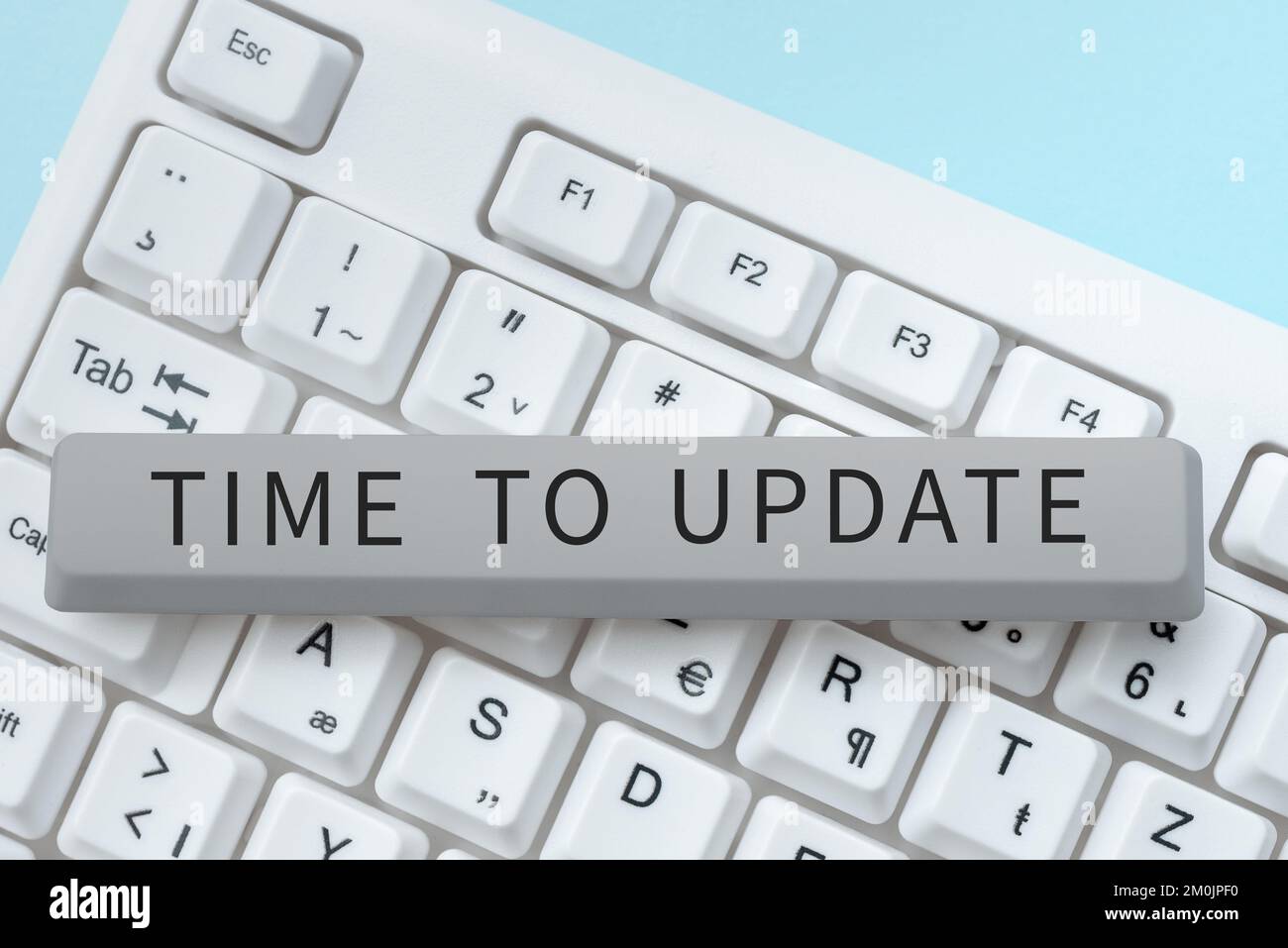 Inspiration, die zeigt, wie viel Zeit zum Aktualisieren bleibt. Wort für die neuesten Informationen über eine bestimmte Situation Stockfoto