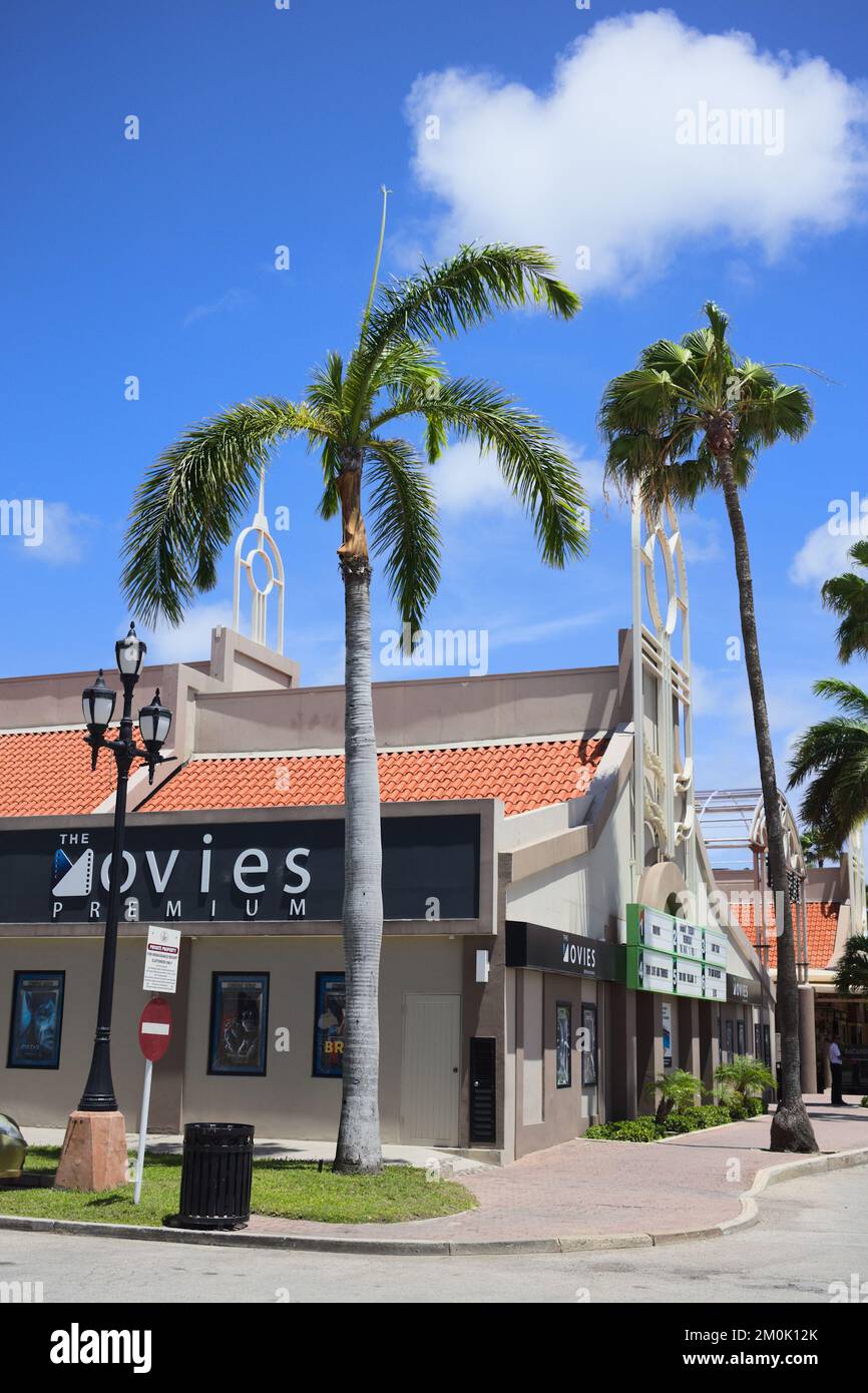 ORANJESTAD, ARUBA - 17. JULI 2022: Das Kino in der Renaissance Marketplace Mall im Stadtzentrum von Oranjestad auf Aruba Stockfoto