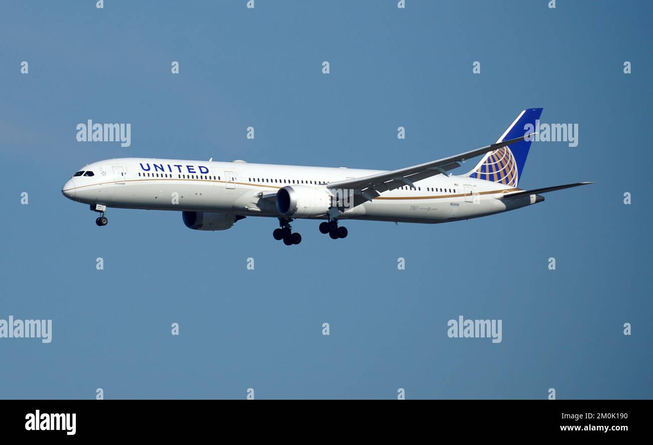 United Airlines Boeing 787 Dreamliner bereitet sich auf die Landung am Chicago O'Hare International Airport vor Stockfoto