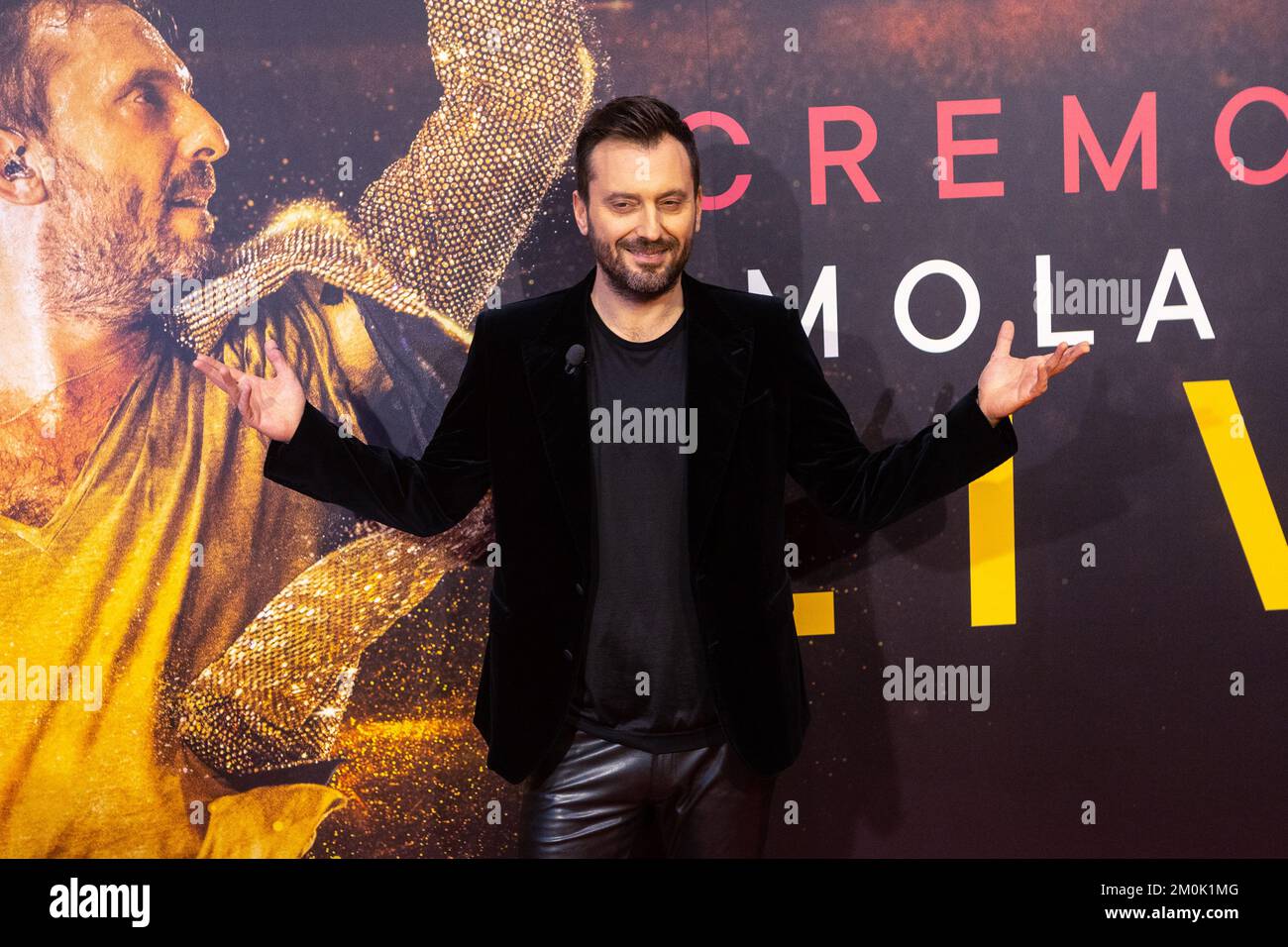 Mailand, Italien. 06.. Dezember 2022. Cesare Cremonini nimmt an der „Imola 2022 Live“-Präsentation im Space Odeon Teil (Foto: Mairo Cinquetti/SOPA Images/Sipa USA). Kredit: SIPA USA/Alamy Live News Stockfoto